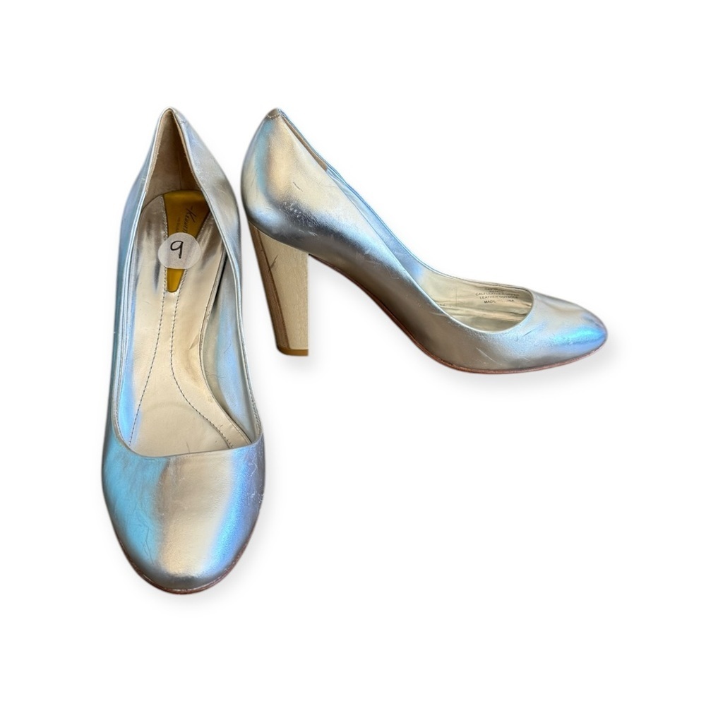 Kenneth Cole silver heels DAYTONA shoes Sz 9  heel length 4"